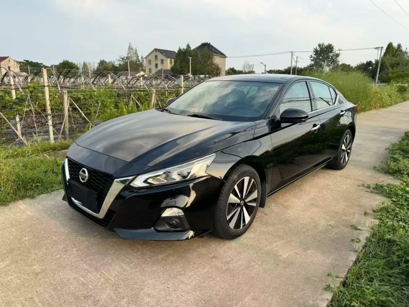 宁波21年日产天籁3