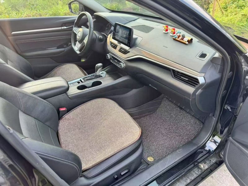 宁波21年日产天籁4