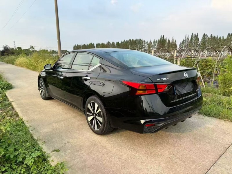 宁波21年日产天籁7