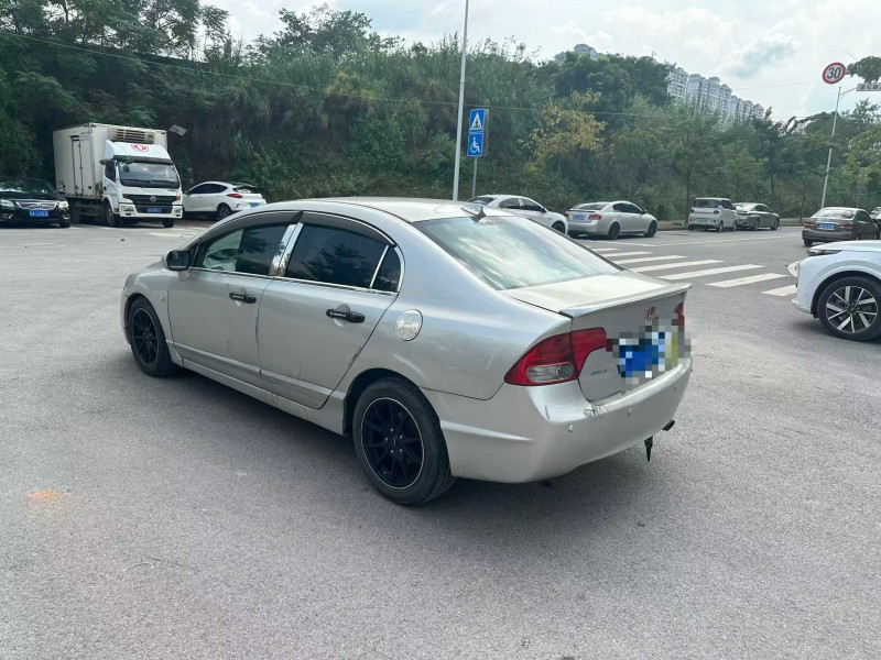 南宁07年本田思域8