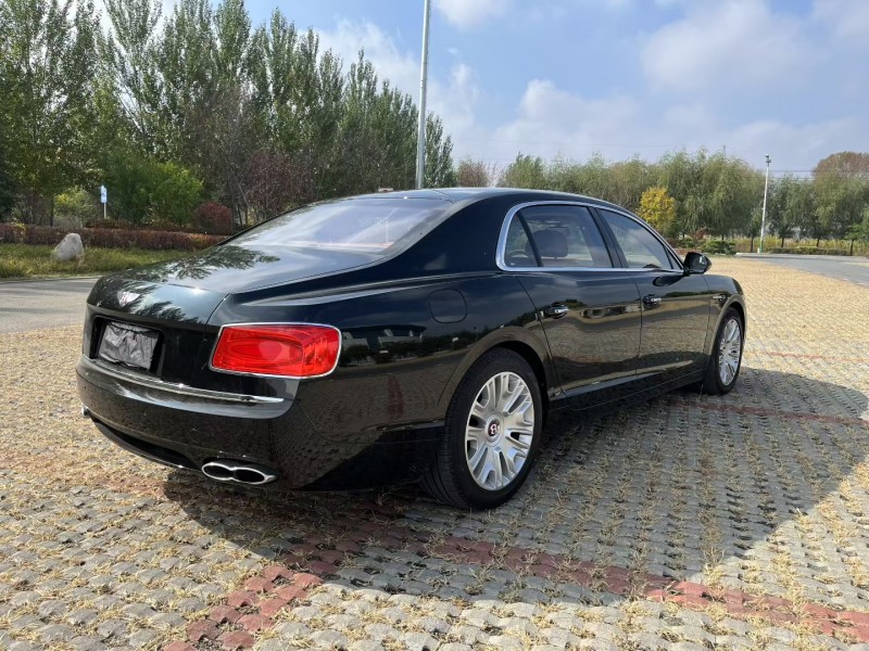 松原17年宾利飞驰8