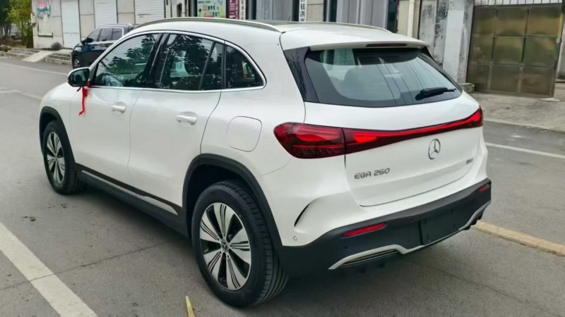 东营25年奔驰EQA6