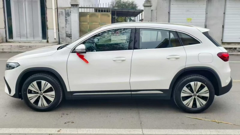 东营25年奔驰EQA8