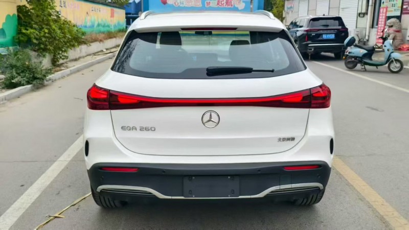 东营25年奔驰EQA9