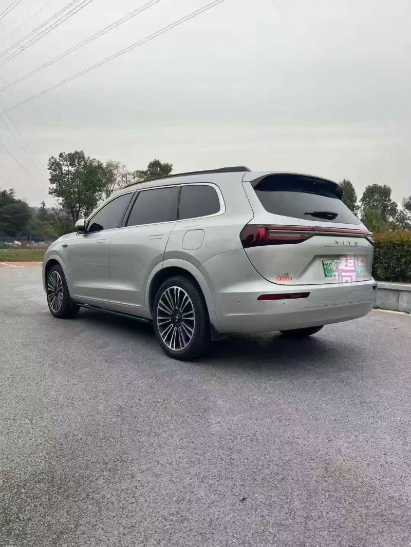 新余24年华为智选问界7