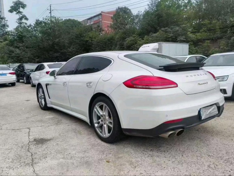 长沙18年保时捷Panamera新能源5