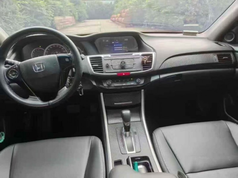 安阳17年本田雅阁4