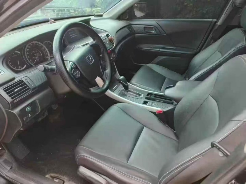 安阳17年本田雅阁6