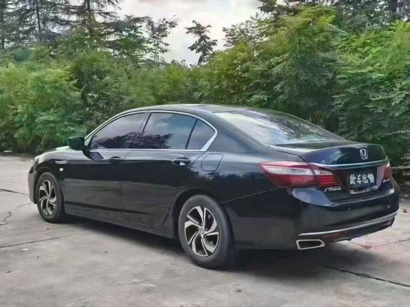 安阳17年本田雅阁7