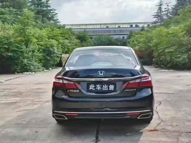 安阳17年本田雅阁8