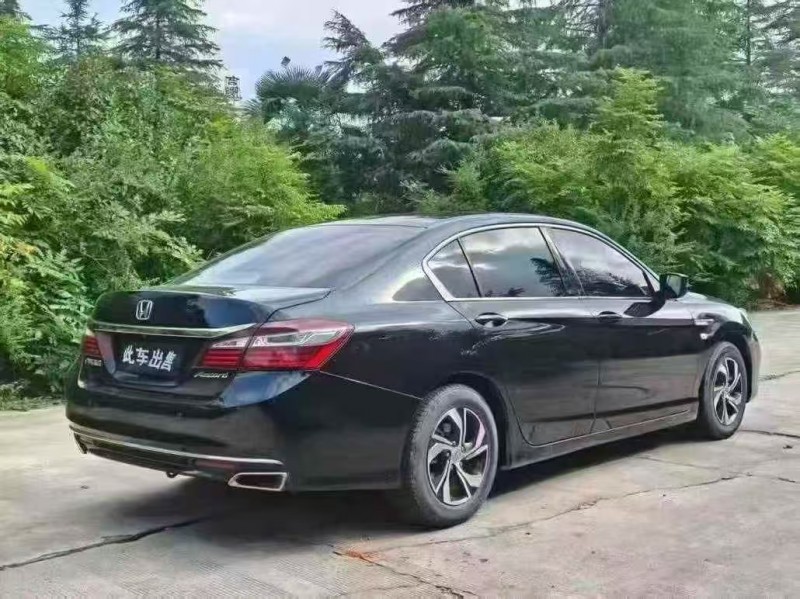 安阳17年本田雅阁9