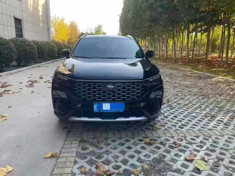 东营23年福特领睿1