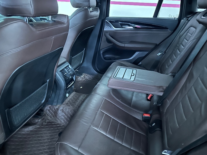 广州19年宝马X44