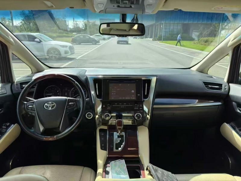 徐州17年丰田威尔法7