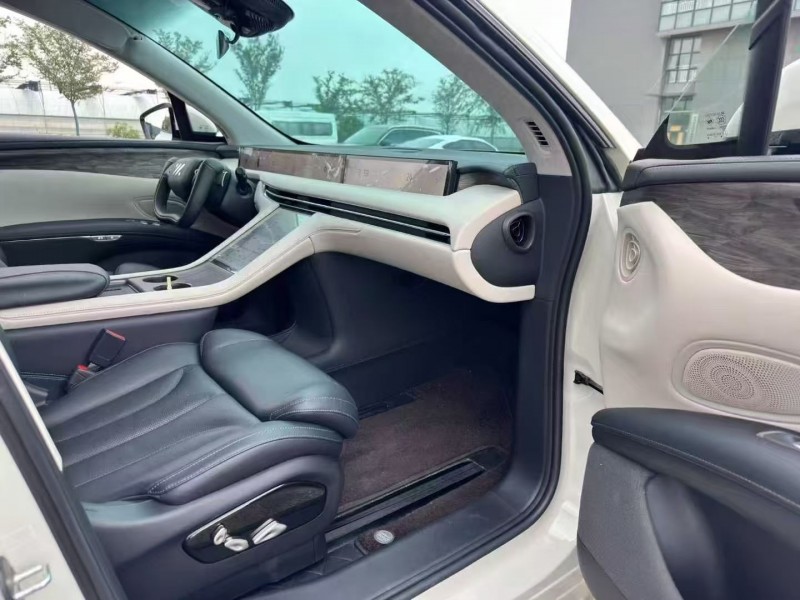 南通25年智己LS77