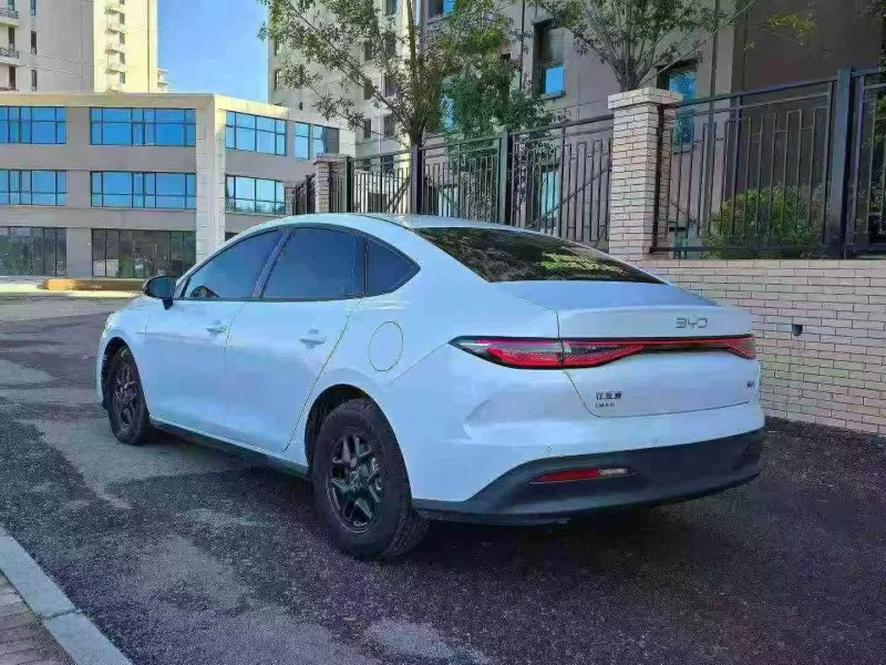 秦皇岛25年比亚迪海豹8