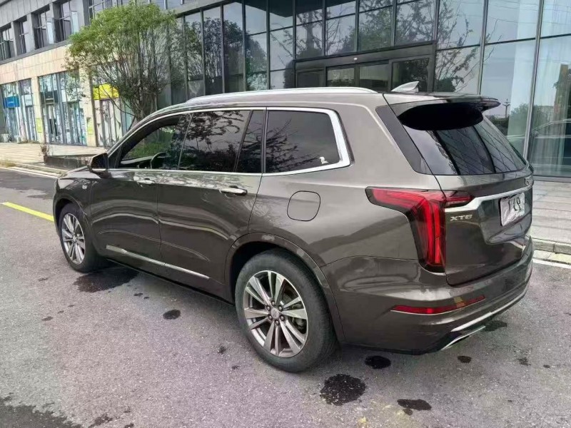 岳阳20年凯迪拉克XT68