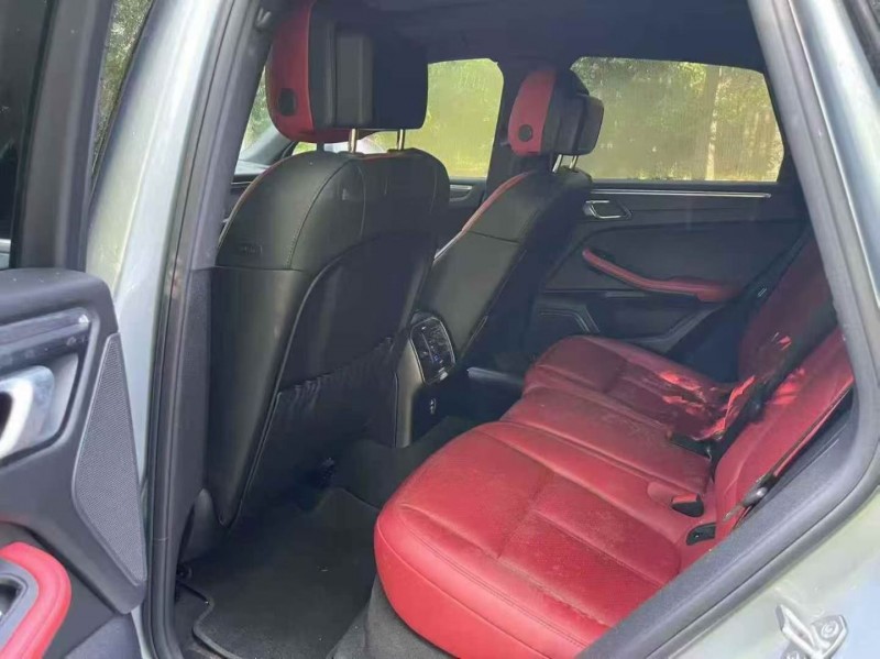 济宁19年保时捷Macan5