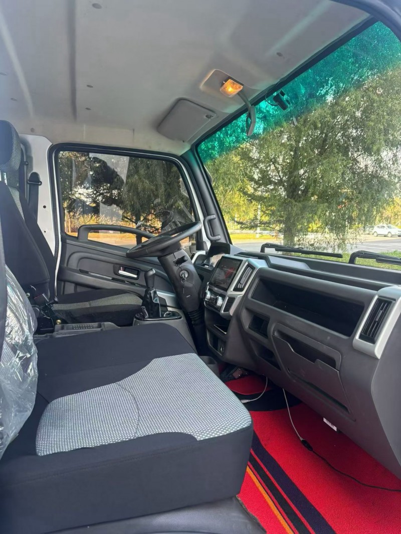 吉林25年飞碟箱货货车3