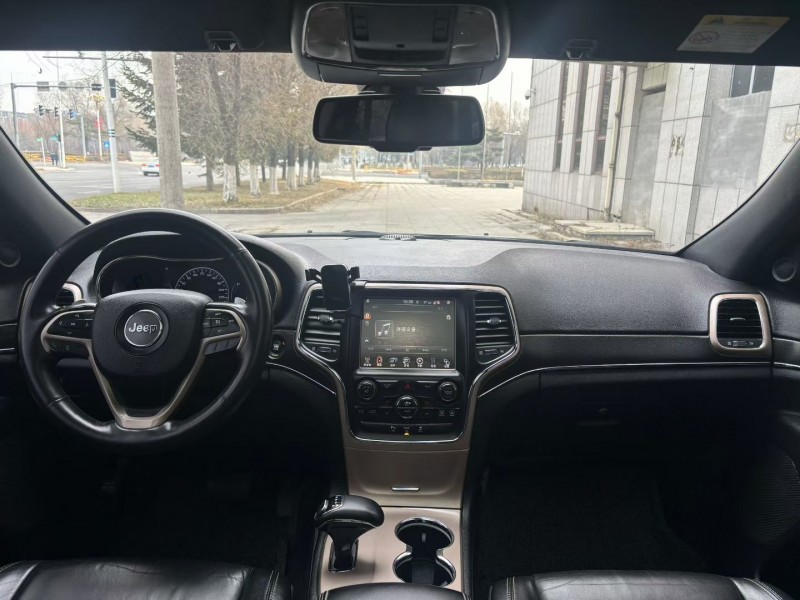 吉林16年Jeep大切诺基5