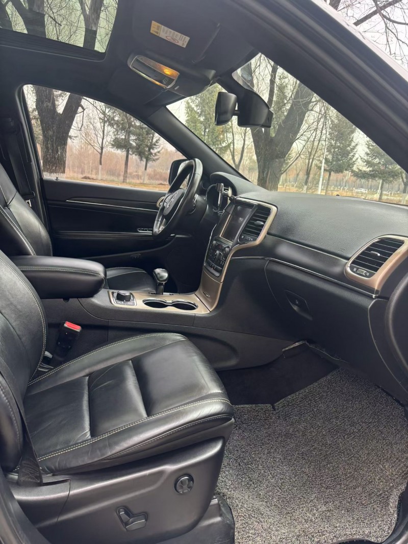 吉林16年Jeep大切诺基9