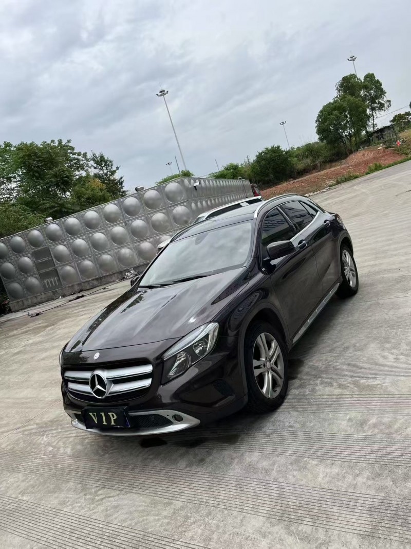 乐山17年奔驰GLA2