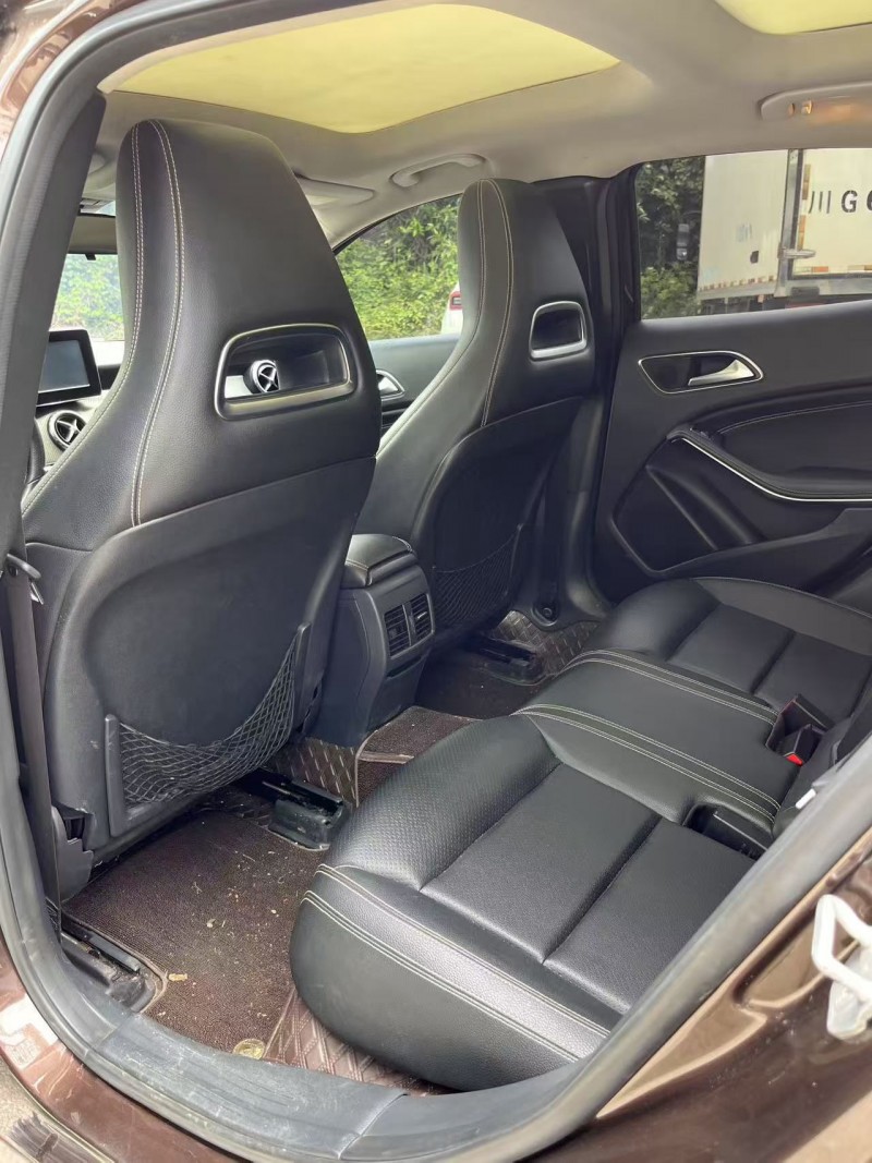 乐山17年奔驰GLA4