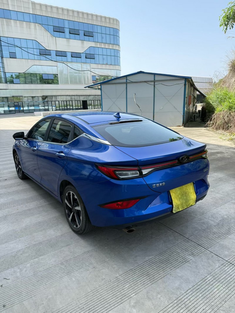 乐山21年江淮思皓5