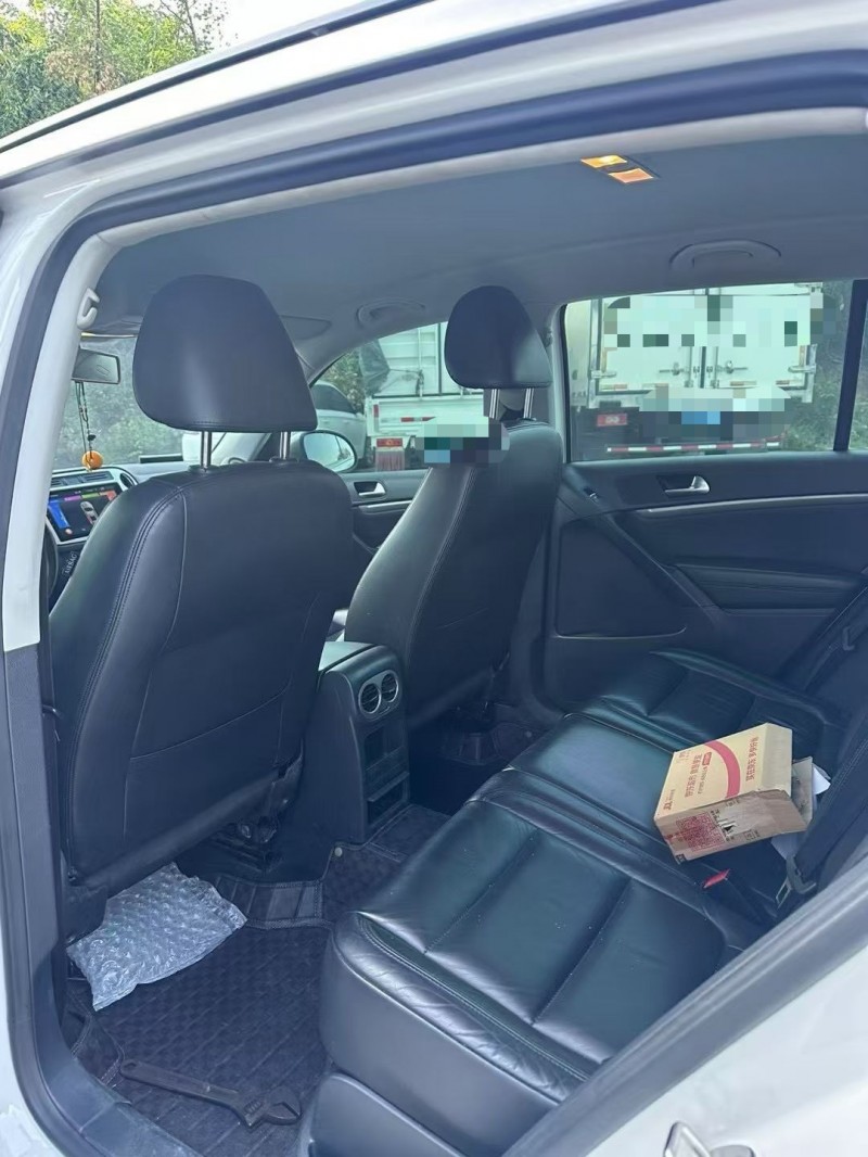 乐山15年大众途观4