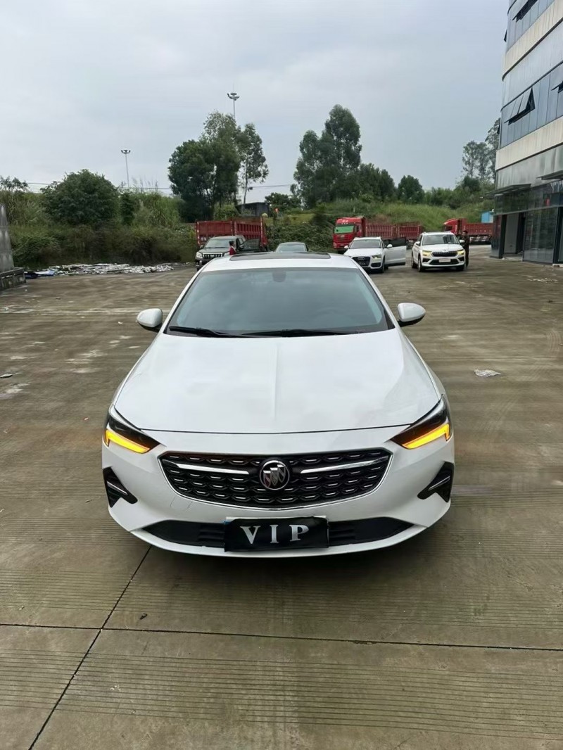 乐山21年别克君威1