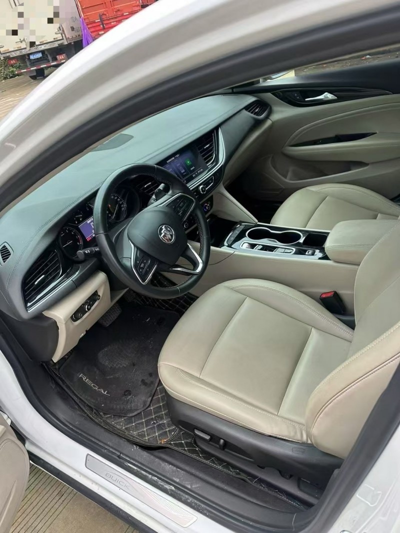 乐山21年别克君威3