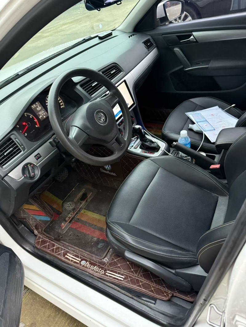 乐山17年大众朗逸3