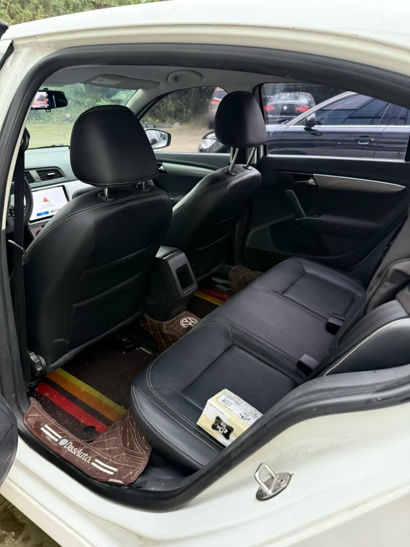 乐山17年大众朗逸4