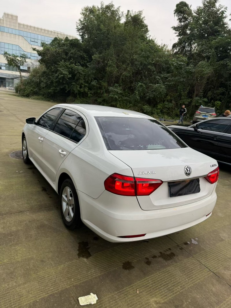 乐山17年大众朗逸5