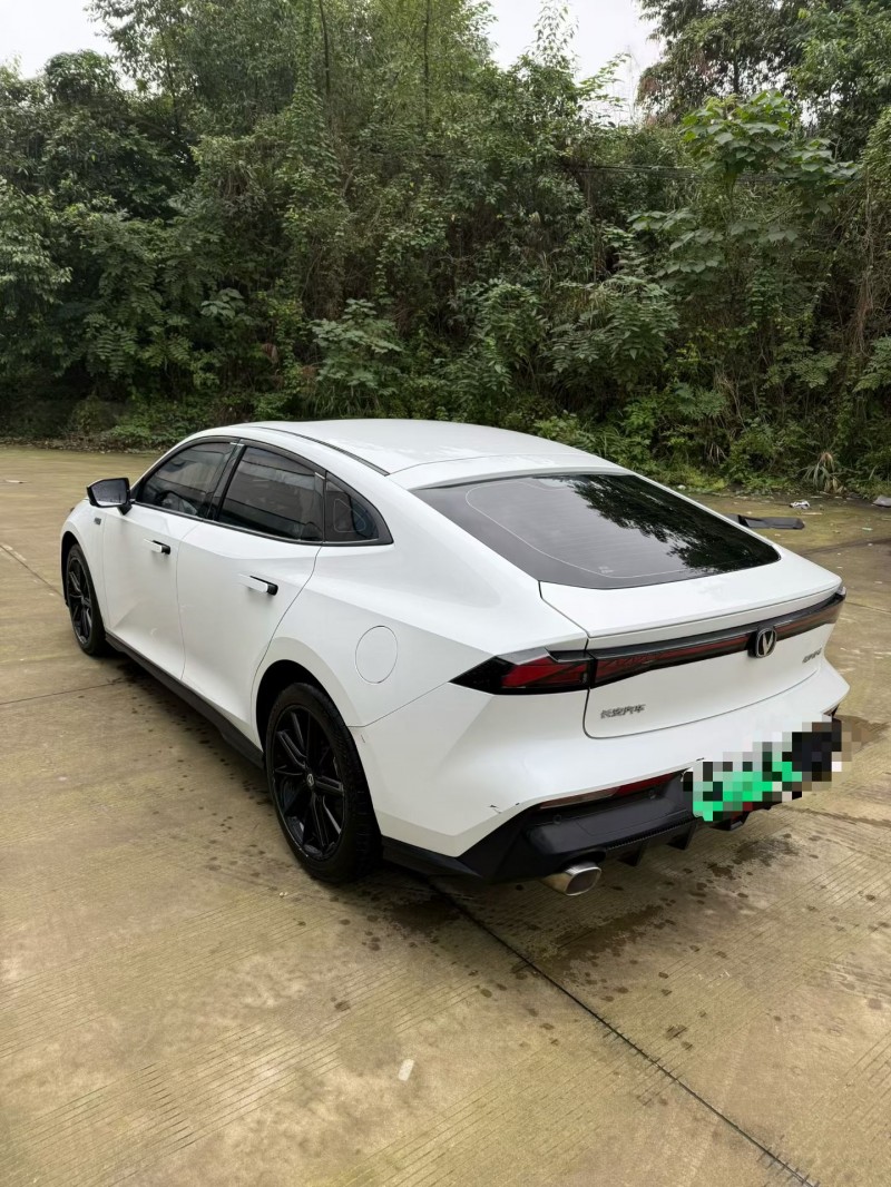 乐山23年长安汽车UNI5