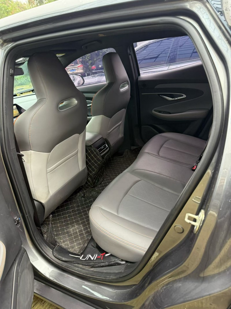 乐山22年长安汽车UNI4