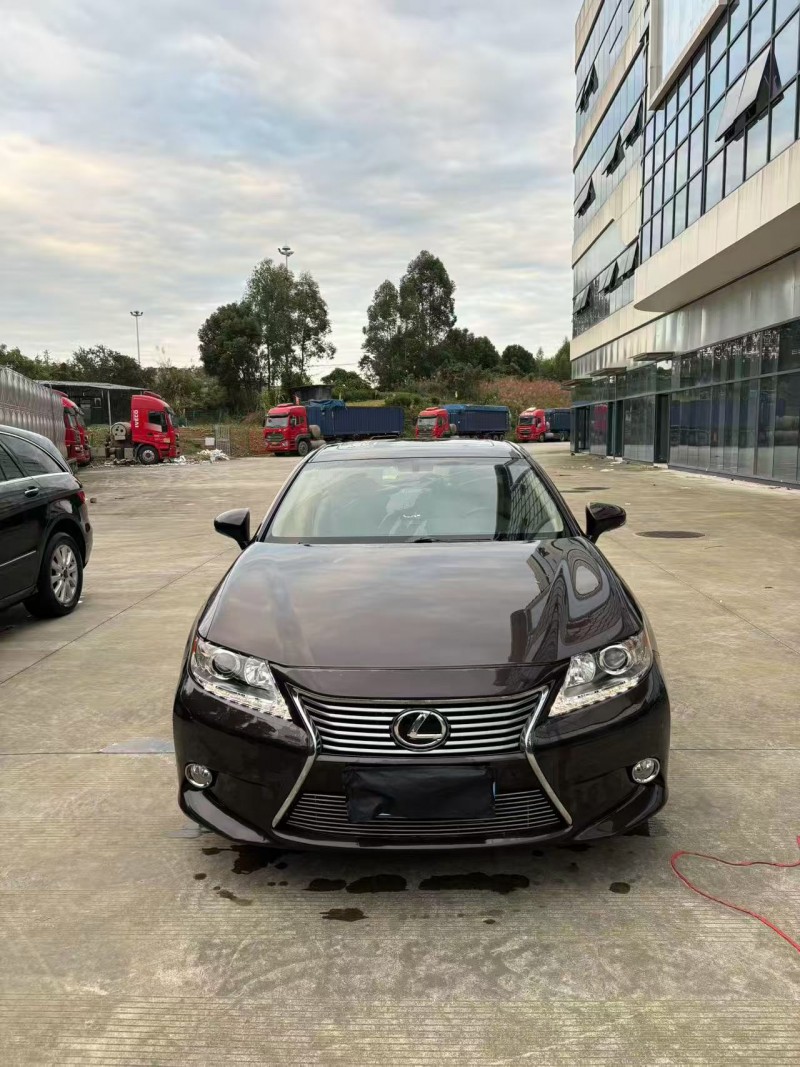 乐山14年雷克萨斯ES1