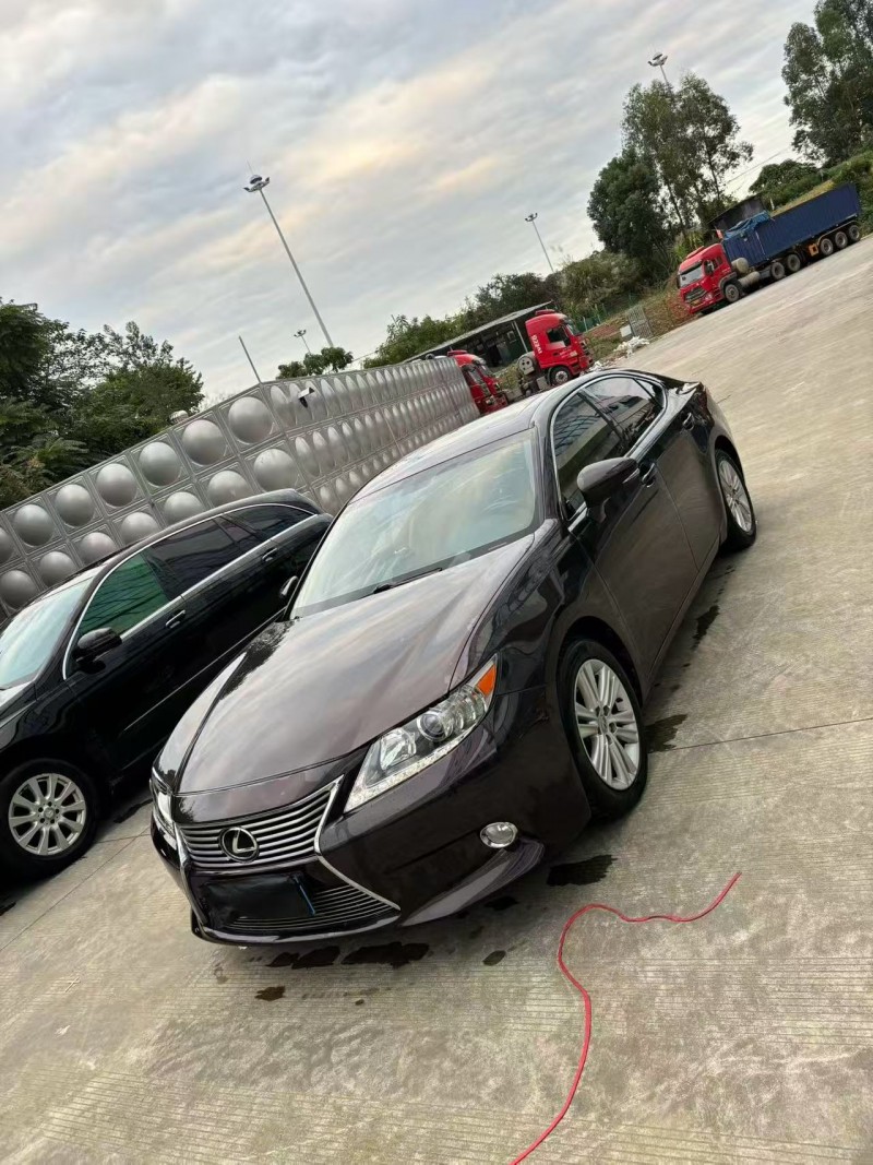 乐山14年雷克萨斯ES2