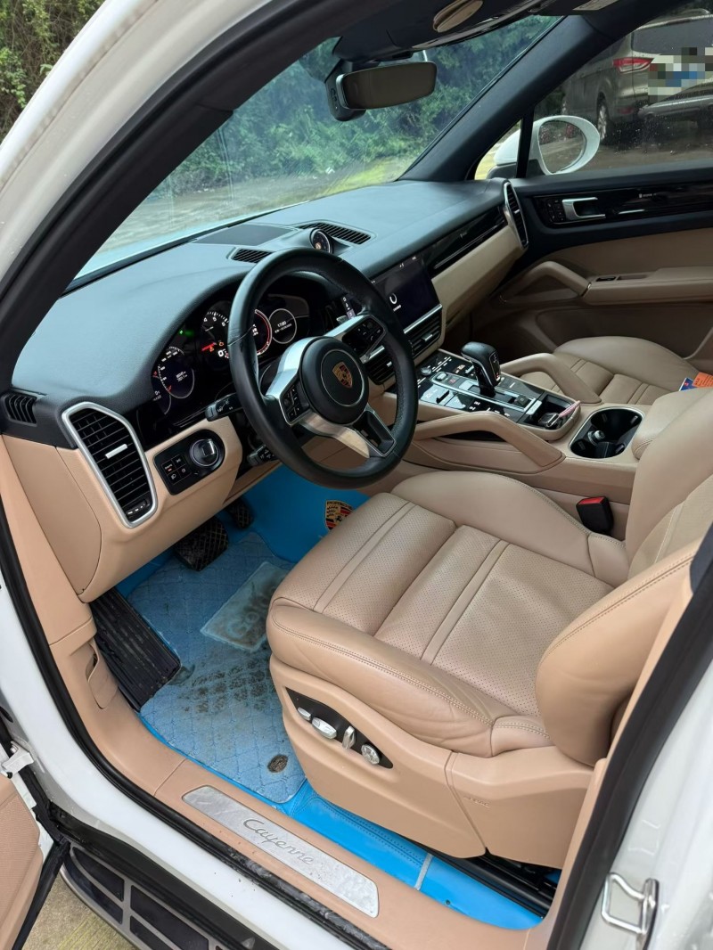 乐山19年保时捷卡宴3