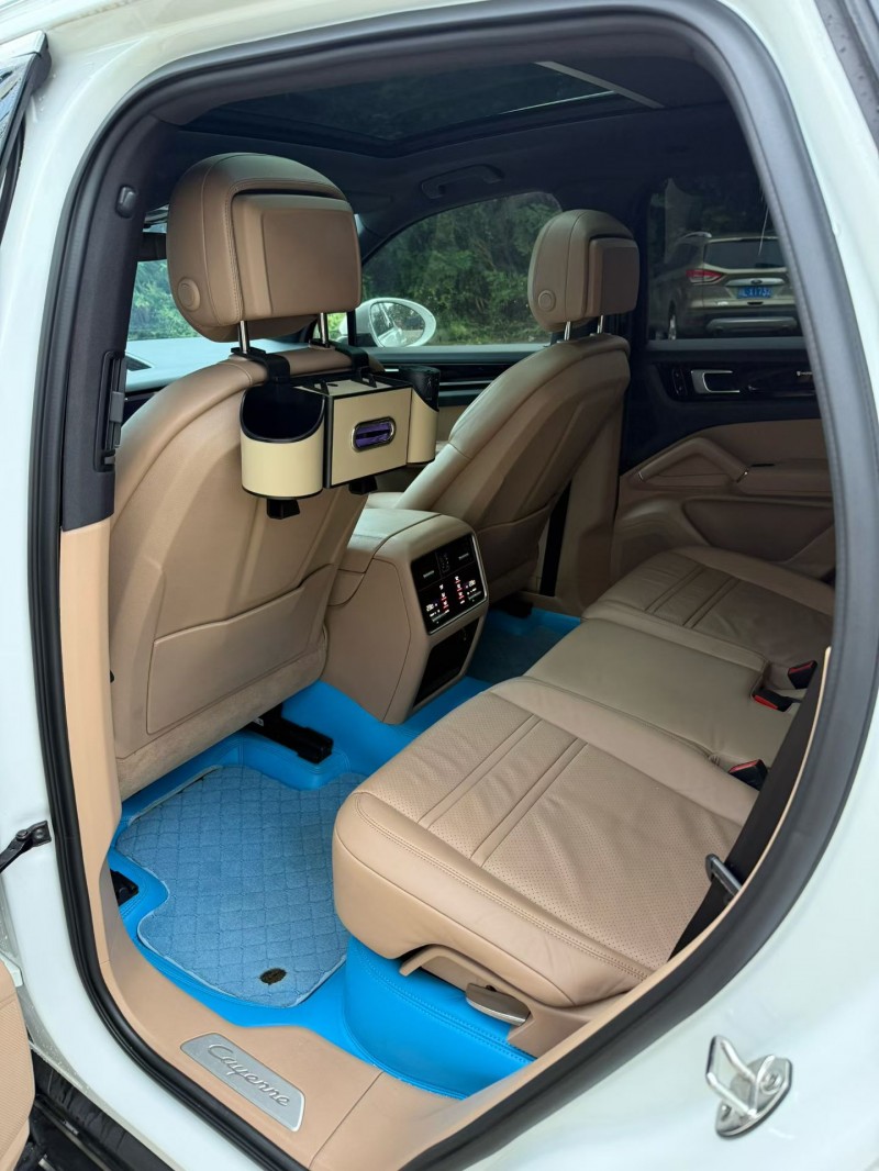 乐山19年保时捷卡宴4