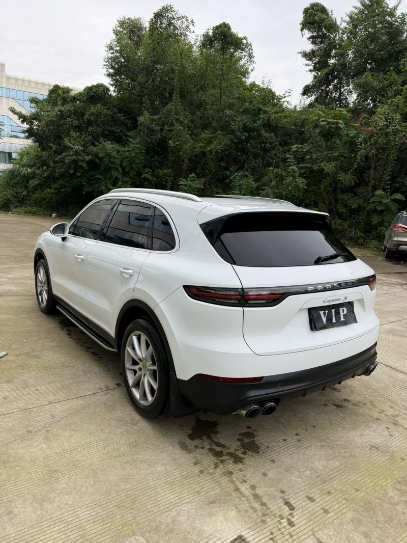 乐山19年保时捷卡宴5