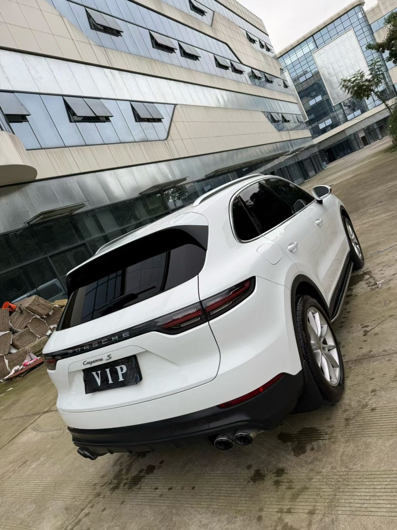 乐山19年保时捷卡宴6