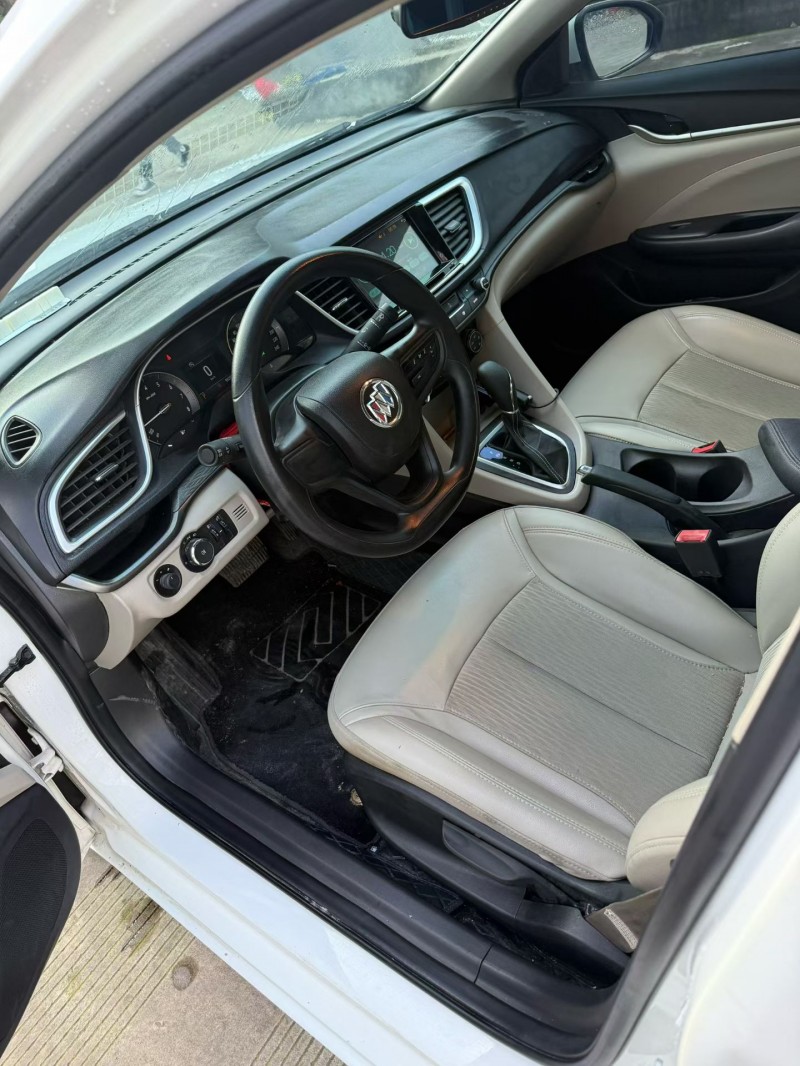 乐山17年别克英朗3