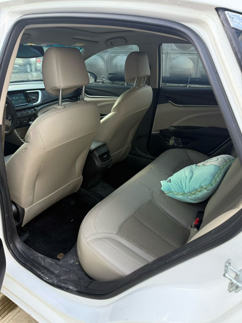 乐山17年别克英朗4