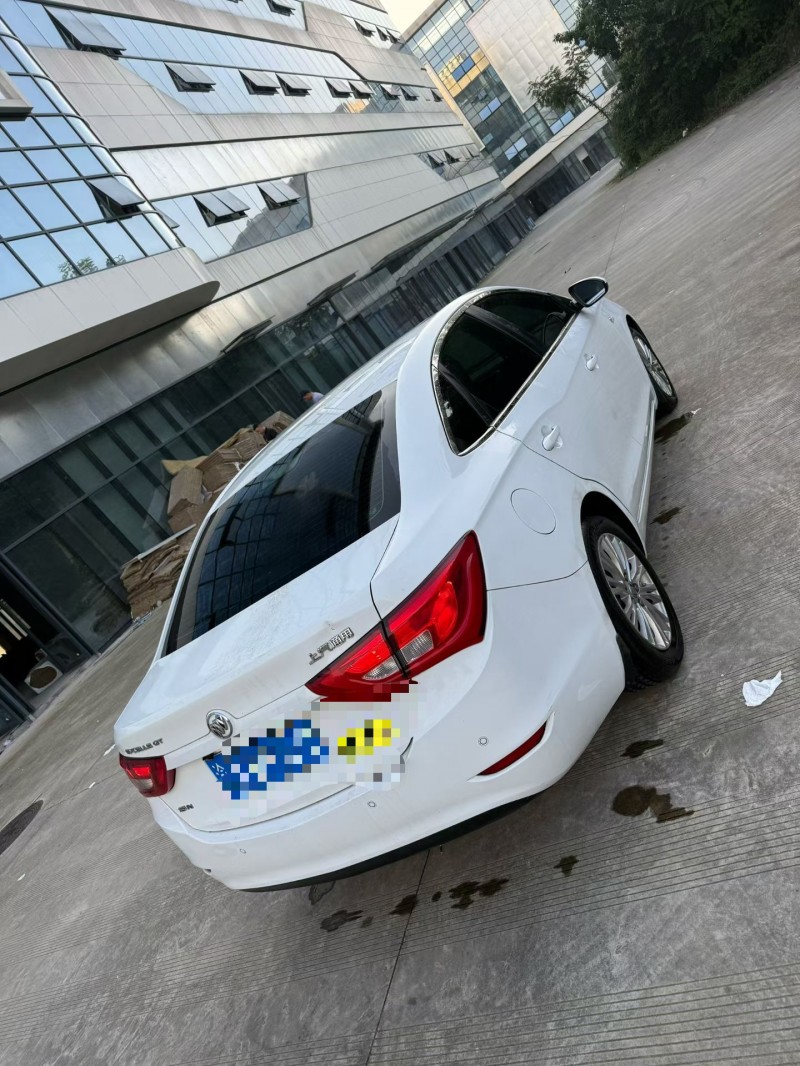 乐山17年别克英朗6