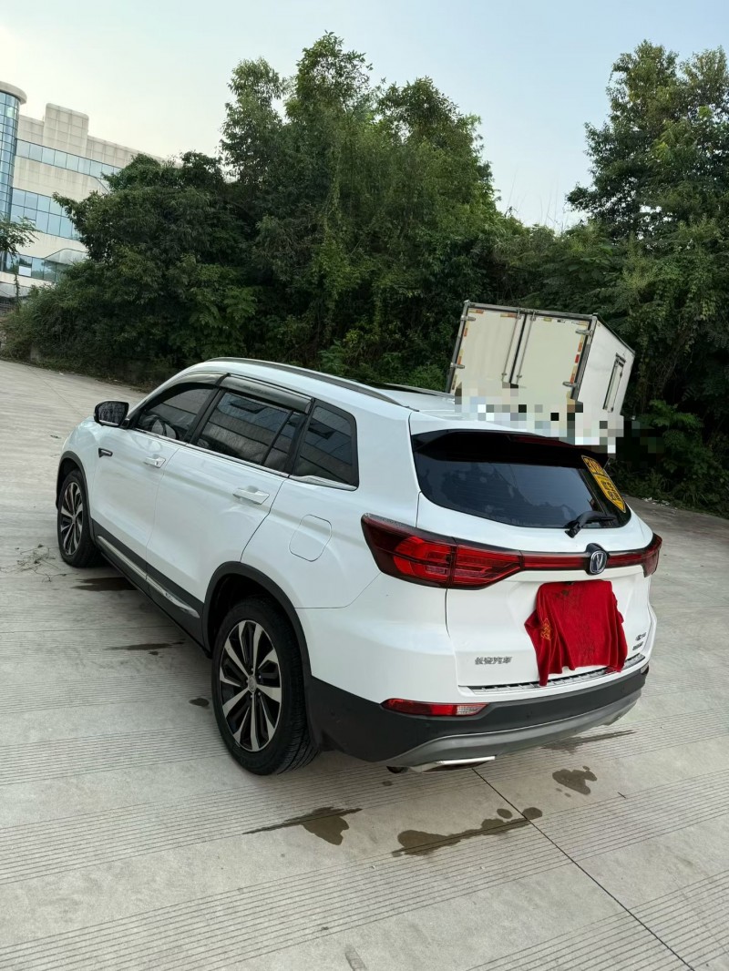 乐山18年长安汽车CS755