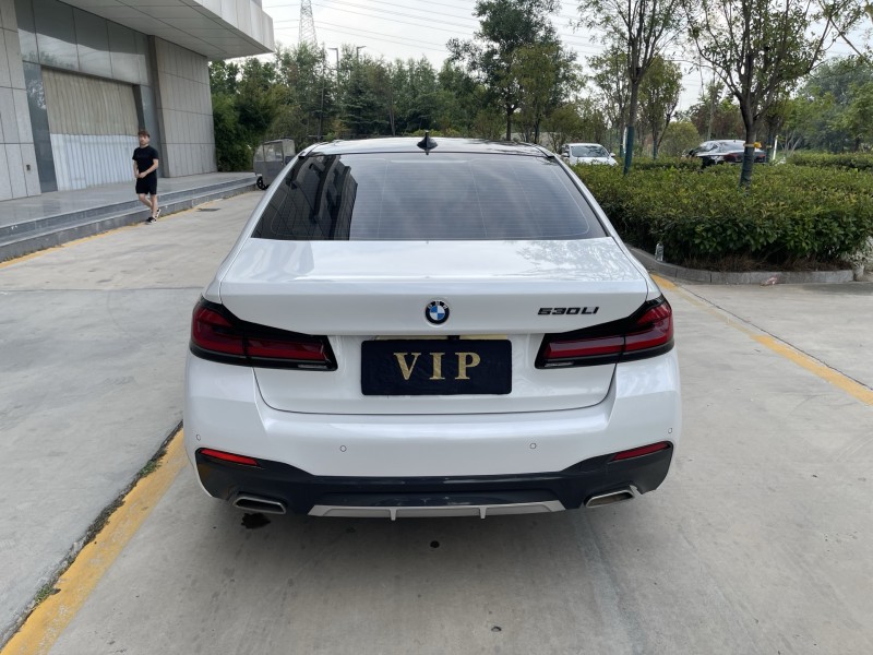 济宁24年宝马5系9