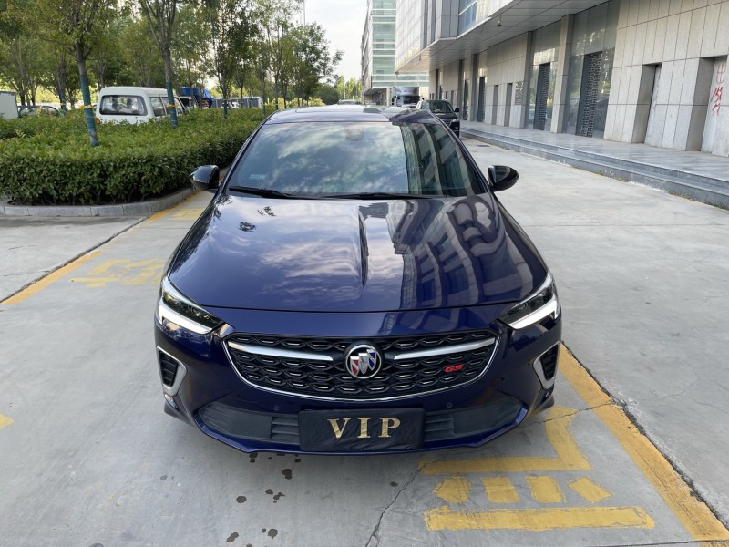 济宁23年别克君威1