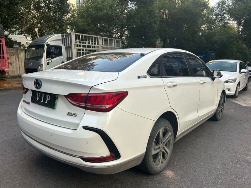 娄底21年北汽新能源EU系列5