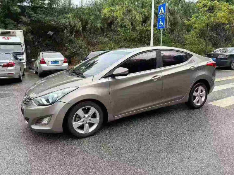 南宁13年现代朗动3